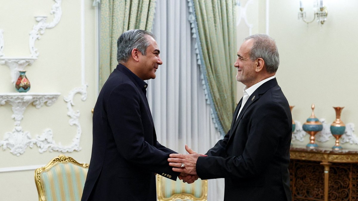 Madaxweynaha Imaaraadka Iran iyo Wasiirka Amniga Pakistan oo wada hadal ku yeeshay Tehran