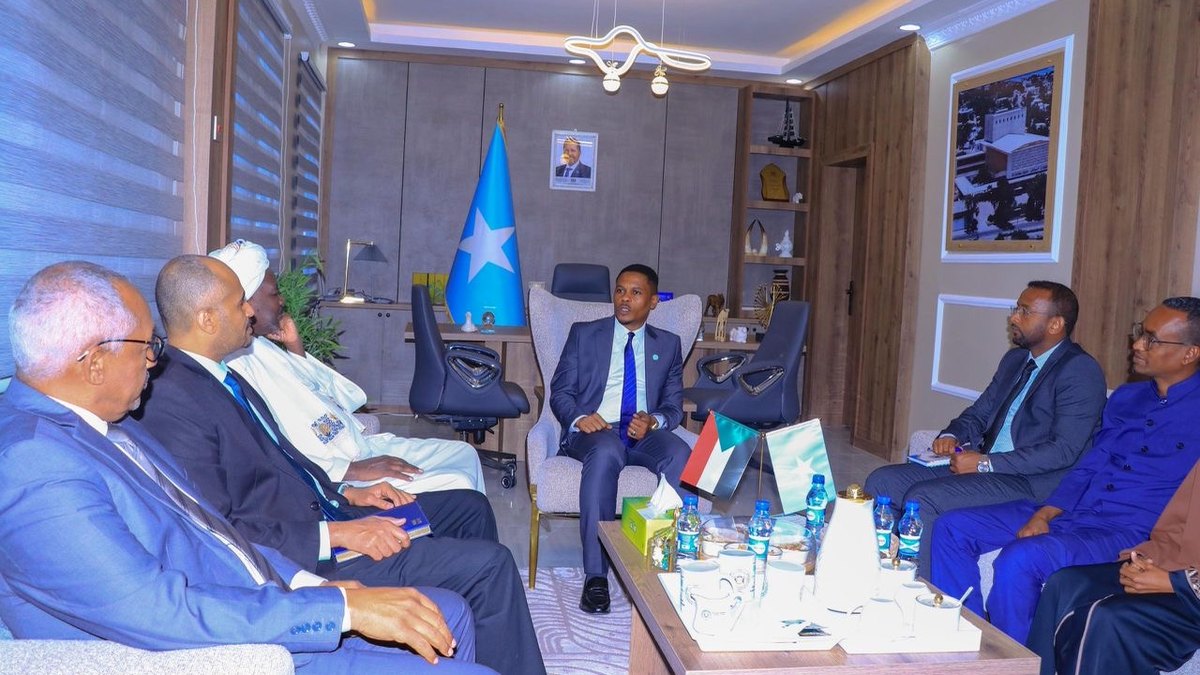 Wasiirka Warfaafinta Soomaaliya iyo Safiirka Suudaan ayaa isku xiray xiriirka labada dal