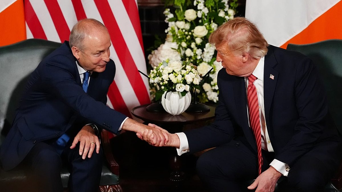 Madaxweyne Trump wuxuu sheegay inuu rabo in Ireland loo soo celiyo midnimadeeda, isagoo booqasho rasmi ah ku jooga dalkaas