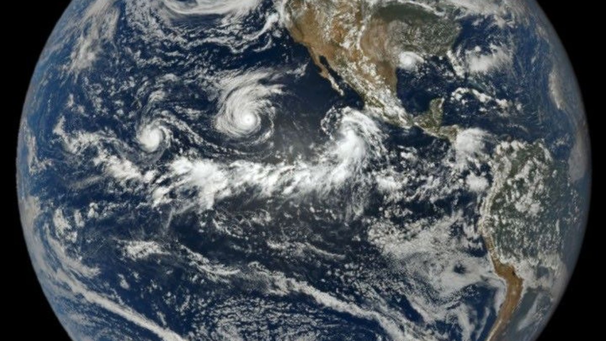 Saddex Maqal oo Barwaaqo-soor ah oo isku dhacay Badda Waqooyiga Pacific-ka