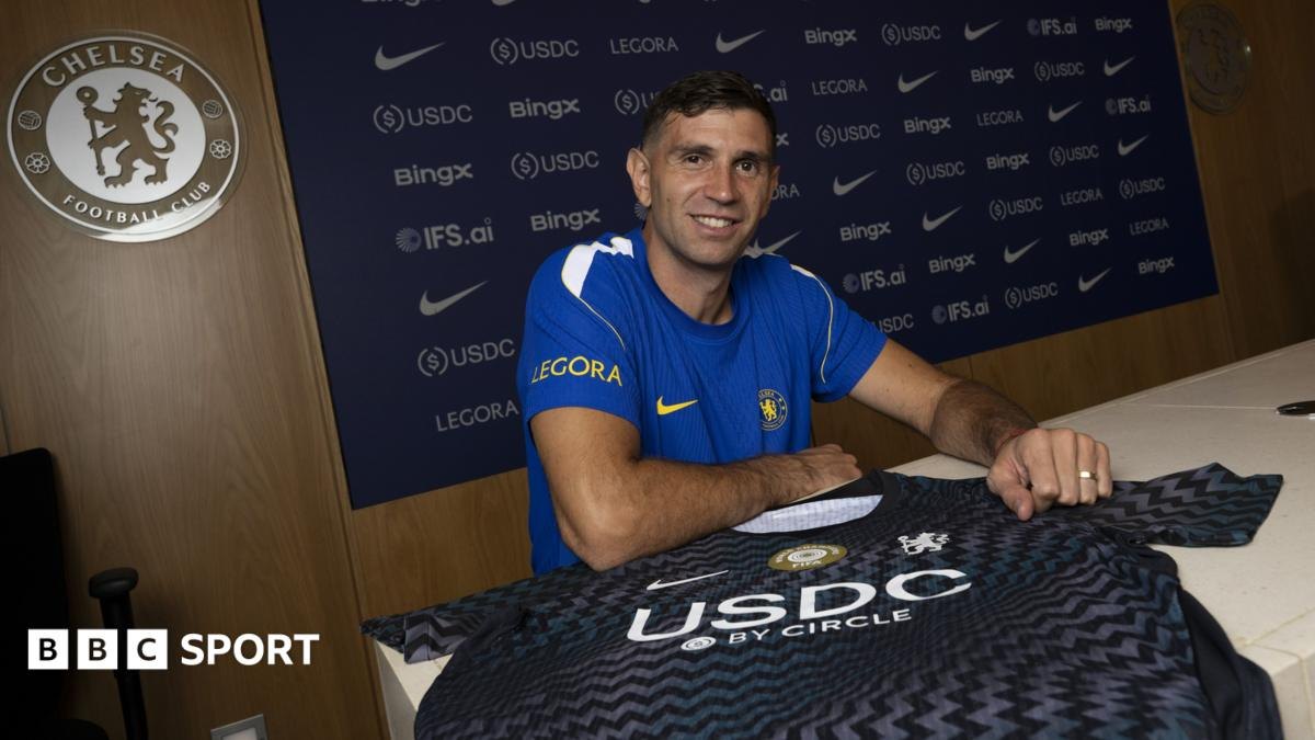 Chelsea oo £7.5m ku qaaday Emiliano Martinez ee Aston Villa