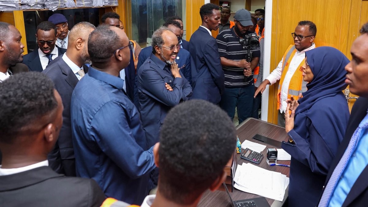 Madaxweynaha Soomaaliya Ku Socda Xarunta Badaha Muqdisho, Wuxuu Ka Hadlay Horumarinta Isku-xirka Ganacsiga