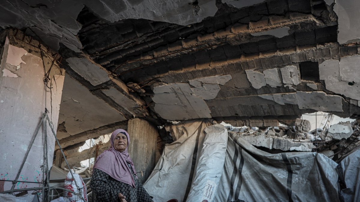 Gaza: Qoysaska ayaa ku sugan dhismooyin oo dhacaan, iyadoo dib-u-dhis la xadgudbay