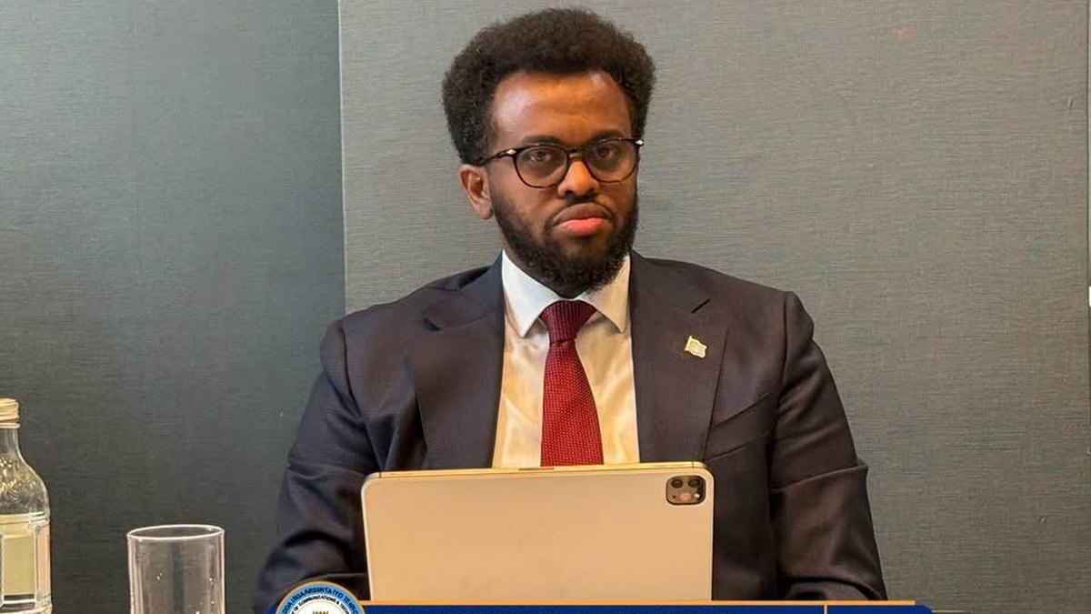 Wasiirka Warshadaha Warbaahinta iyo Tiknoolajiyadda Soomaaliya Furay Kulan Dib-u-eegis ah ee Qorshaha Isku-dhiska Dhaqaalaha Dijitaalka ah ee Bariga Afrika