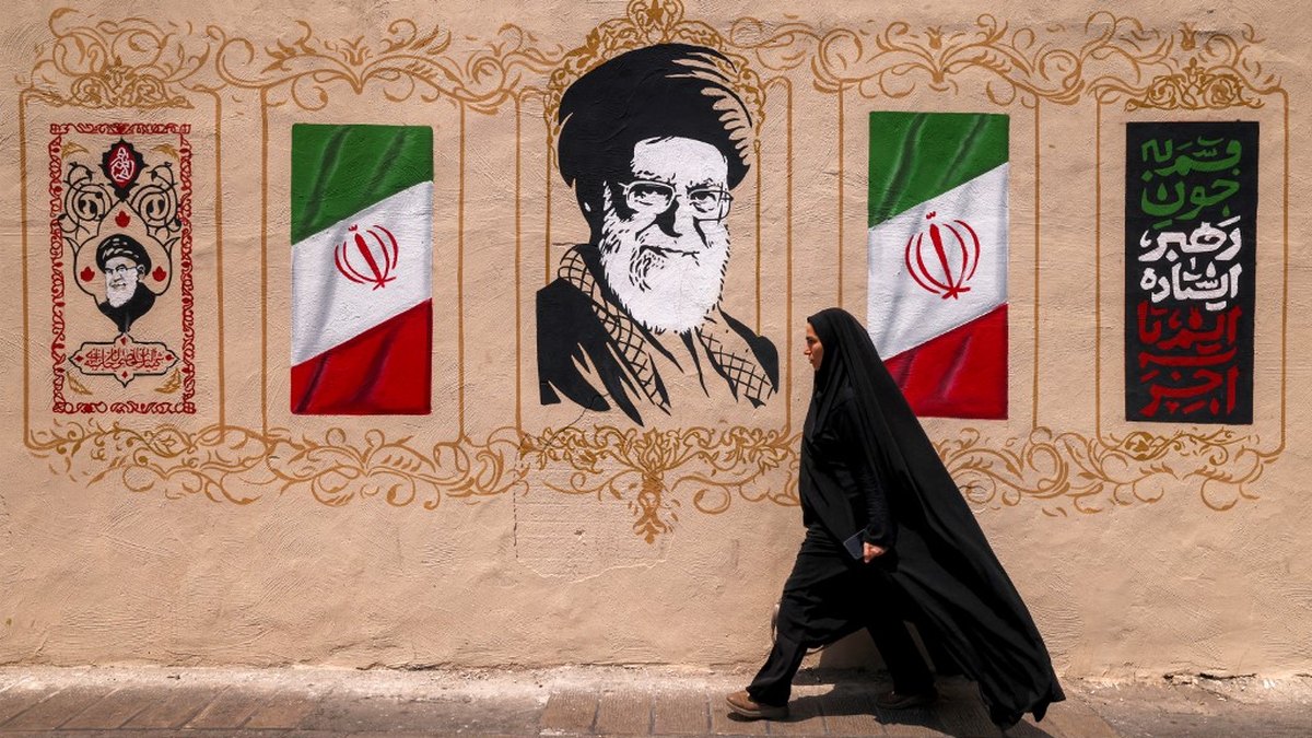 Pezeshkian oo la kulmay Hoggaamiyaha Sare Khamenei dhamaadkii July