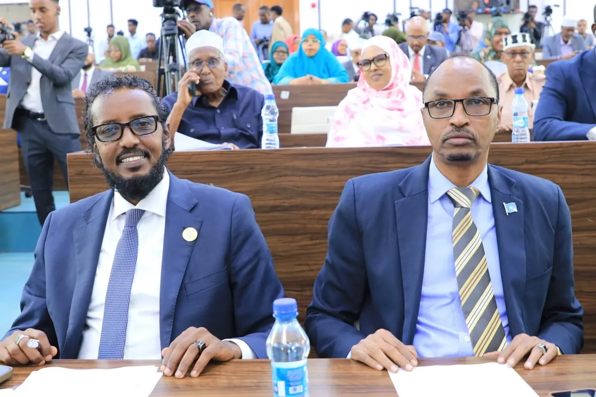 Wararka: Barlamaanka Somalia oo ansixiyey sharci muran ka dhashay f…