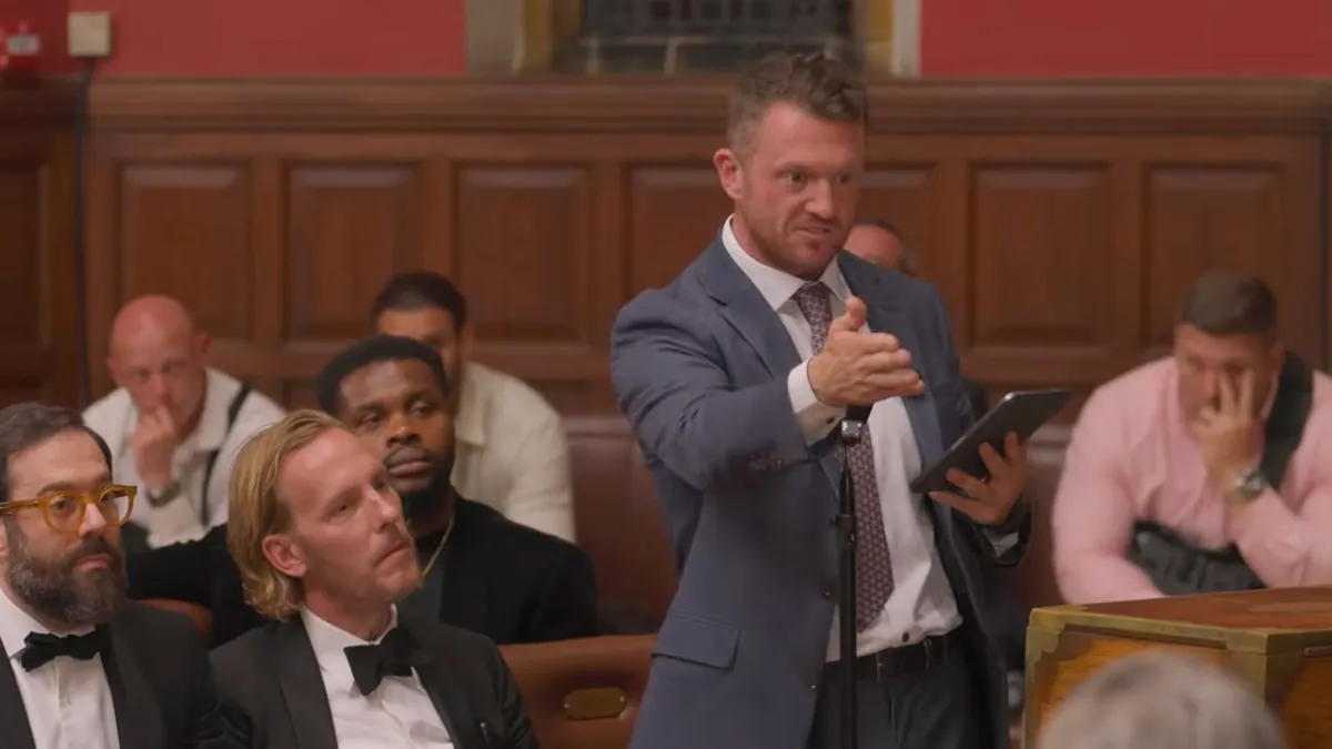 Tommy Robinson defends Muslim student subject to social media hate campaign