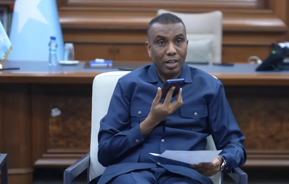 Ra’iisul Wasaare Xamsa oo Hambalyeeyay Ardayda Kaalmaha Hore ka Gashay Imtixaanka Qaranka