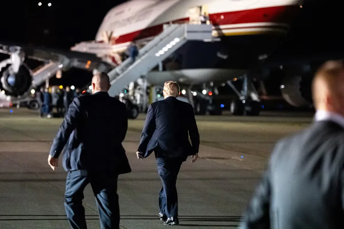 Trump oo si qarsoodi ah diyaarad u beddeshay safarkii Turkiga; rakaabkii Air Force One ma dabin ayaa laga dhigay?