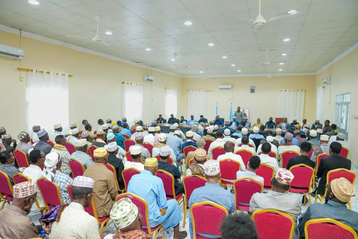 Madaxweyne Deni oo kulan la qaatay odayaasha dhaqanka gobolka Mudug.