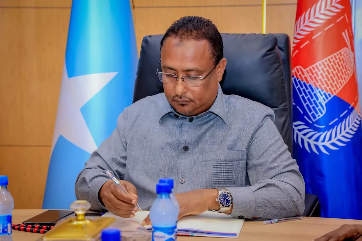 Guddoomiye Muungaab oo qaaday tallaabo la xiriirta cabashooyinka dhulalka