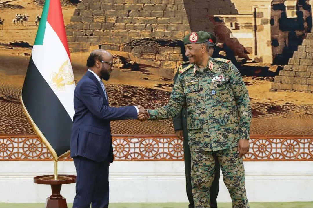 Safiirka Soomaaliya ee Sudan oo waraaqaha aqoonsiga looga guddoomay Khartoum