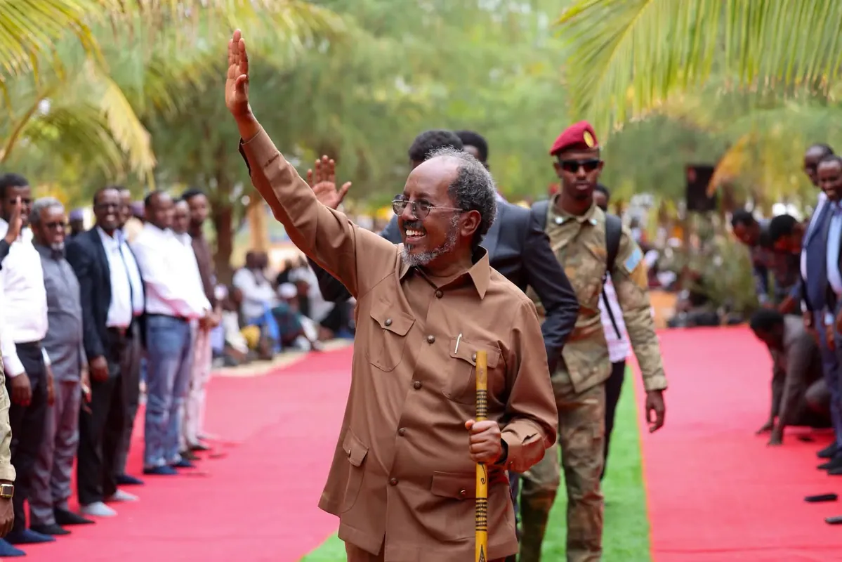 Maxay yihiin labada farriin ee uu diray safarka Xasan Sheekh ee Galmudug? + Sawirro